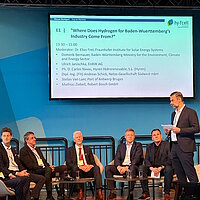 Diskussionsrunde auf der hy-fcell Stage 2025