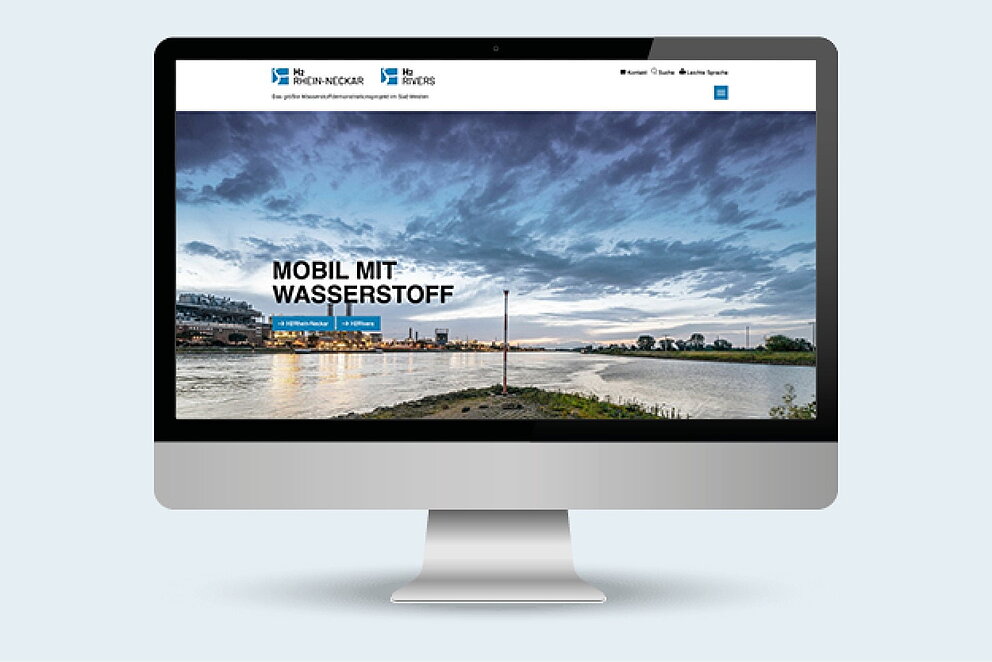 iMac Bildschirm zeigt die Website von H2Rivers und H2Rhein-Neckar an