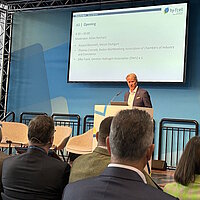 CEO der Messe Stuttgart Roland Bleinroth auf der hy-fcell 2025
