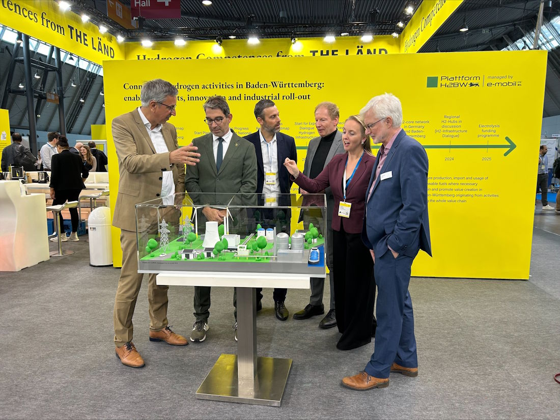 Beiräte des Wasserstoff-Beirats BW mit Isabell Knüttgen und Staatssekretär Dr. Andre Baumann im Gespräch