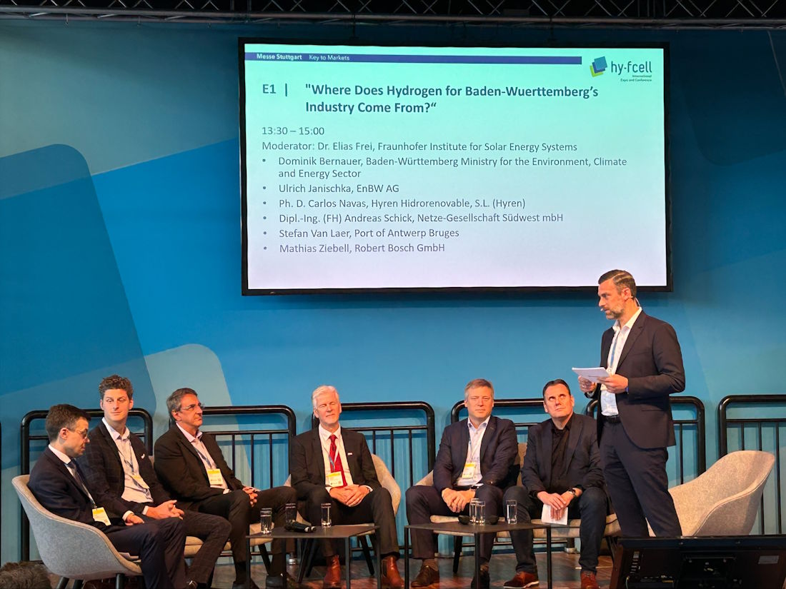 Diskussionsrunde auf der hy-fcell Stage 2025